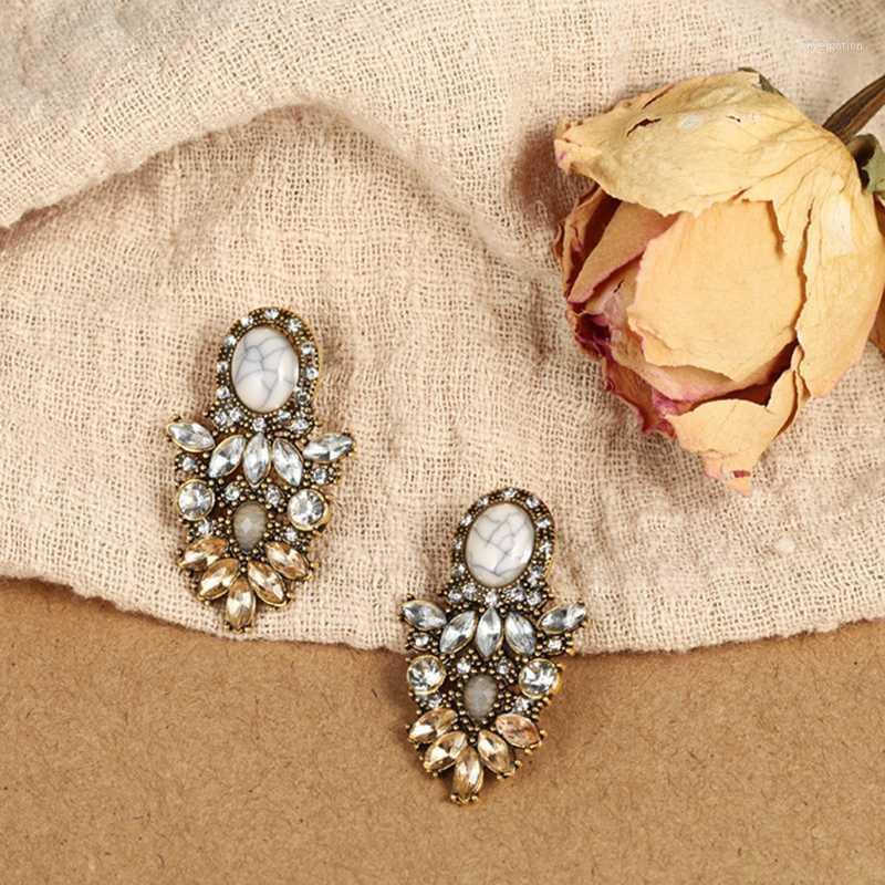 LISA Eco-Friendl Zinc Alloy Stud Earrings Crystal Earrings for Women 2020 Rhinestone Fashion Jewelry1
LISA Eco-Friendl Zinc Alloy Stud Earrings Crystal Earrings for Women 2020 Rhinestone Fashion Jewelry1