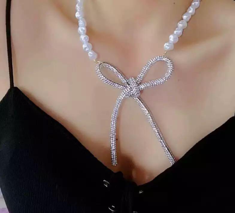 High Quality Crystal Bowknot Pendant Necklace for Woman Elegant Simulated Pearl Chain Collar Necklace Girls Banquet Jewelry Gift
High Quality Crystal Bowknot Pendant Necklace for Woman Elegant Simulated Pearl Chain Collar Necklace Girls Banquet Jewelry Gift