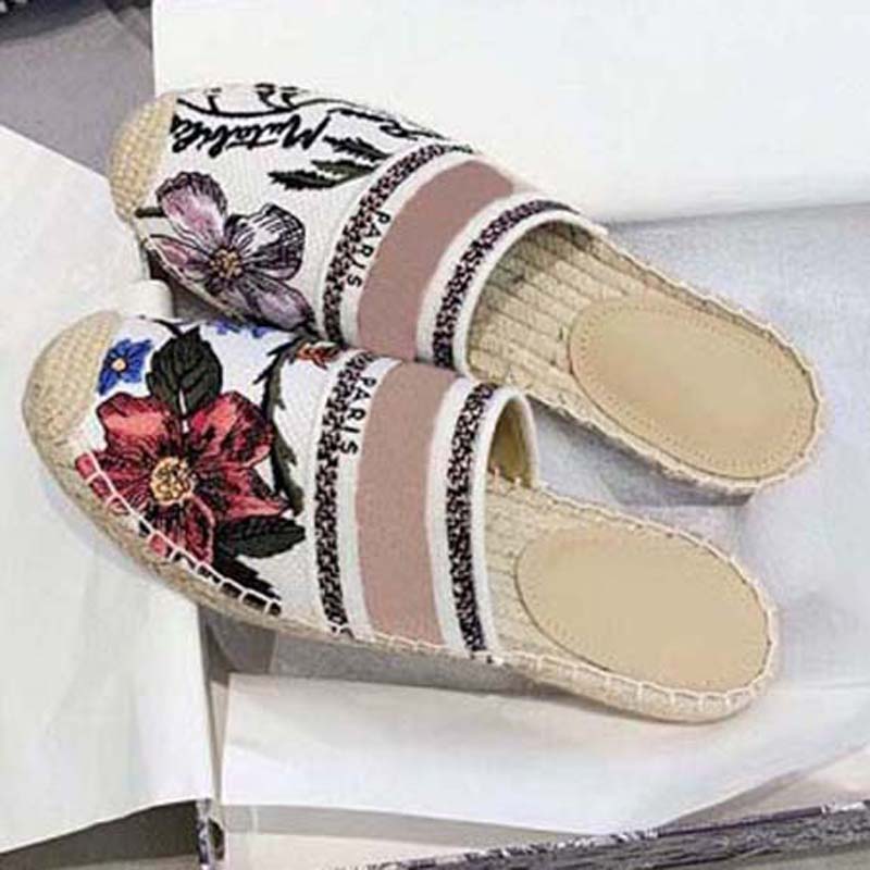 Classics Quality Women shoes Espadrilles Sneakers printing Walk Sneaker Embroidery canvas Low Top Platform Shoes Girls home011 06, Box
Classics Quality Women shoes Espadrilles Sneakers printing Walk Sneaker Embroidery canvas Low Top Platform Shoes Girls home011 06, Box