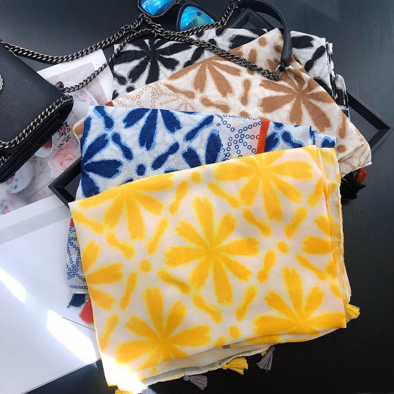 2020 New Ombre Flower Print Tassel Scarves Shawls Women Long Cotton Floral Print Wrap Scarf Hijab 4 Color Wholesale
2020 New Ombre Flower Print Tassel Scarves Shawls Women Long Cotton Floral Print Wrap Scarf Hijab 4 Color Wholesale