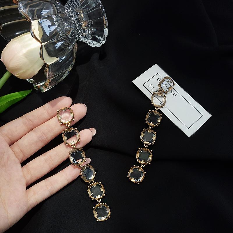 Acrylic metal inlaid fashion long earrings jewelry atmosphere square pendant personality female fashion model, only sold a
Acrylic metal inlaid fashion long earrings jewelry atmosphere square pendant personality female fashion model, only sold a