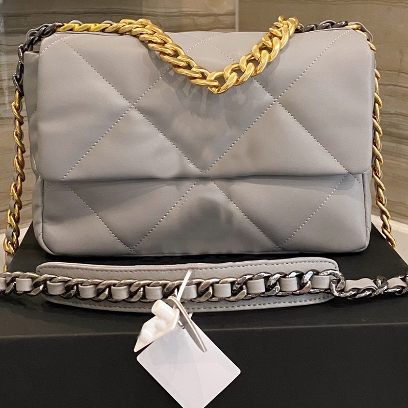 Top Sheepskin Crossbody Bag Women Luxurys Designers Bags 2020 Shoulder Bag Luxurys Designers Crossbody Bags 8 Colors Free Shipping
Top Sheepskin Crossbody Bag Women Luxurys Designers Bags 2020 Shoulder Bag Luxurys Designers Crossbody Bags 8 Colors Free Shipping