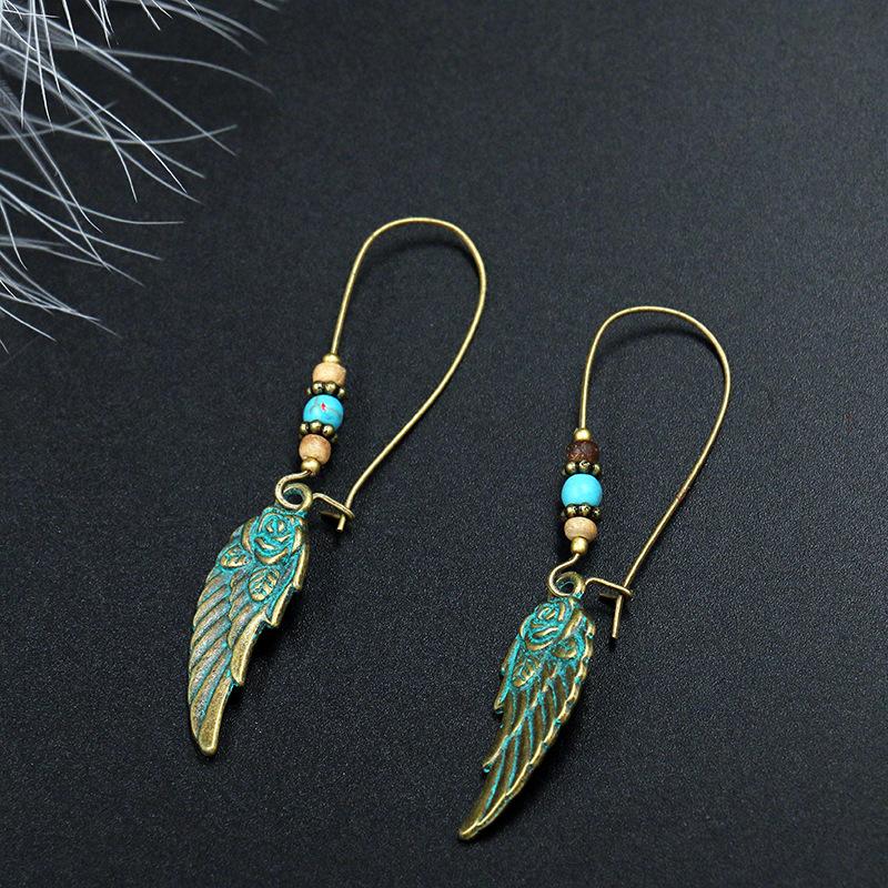 Vintage Green Feather Pendant Hoop Earrings for Women Ethnic Bohemia Flower Beads Wing Drop Ear Cuff Earrings Hoop
Vintage Green Feather Pendant Hoop Earrings for Women Ethnic Bohemia Flower Beads Wing Drop Ear Cuff Earrings Hoop