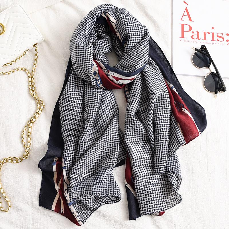 Ethnic Style Letter Long Ladies Air Conditioning Silk Scarf Cotton Print Fahion Sciarpa Donna Sjaals Voor Dames Foulard Luxe New
Ethnic Style Letter Long Ladies Air Conditioning Silk Scarf Cotton Print Fahion Sciarpa Donna Sjaals Voor Dames Foulard Luxe New