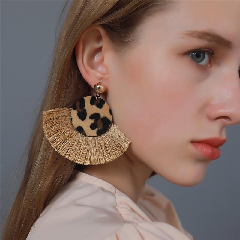 LETAPI New Fashion Leopard Tassel Earrings for Women Big Fashion Statement Dangle Earring Bohemian Vintage Jewelry
LETAPI New Fashion Leopard Tassel Earrings for Women Big Fashion Statement Dangle Earring Bohemian Vintage Jewelry