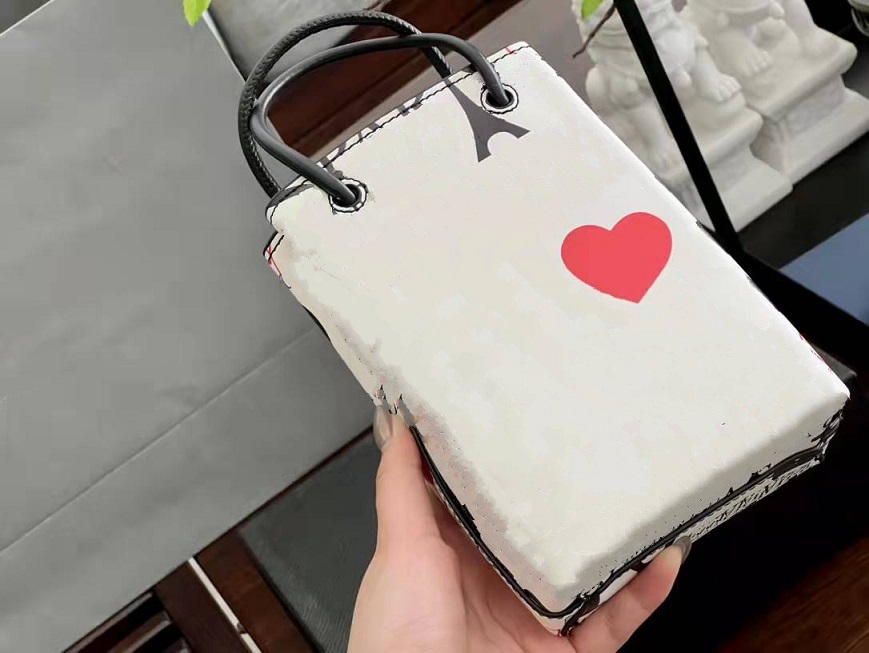 2022 Fashion show Paris Phone Shoulder cases Bag All Colors Crossbody Classic Letters Totes Man Women Handbags High Quality Designers Bags
2022 Fashion show Paris Phone Shoulder cases Bag All Colors Crossbody Classic Letters Totes Man Women Handbags High Quality Designers Bags