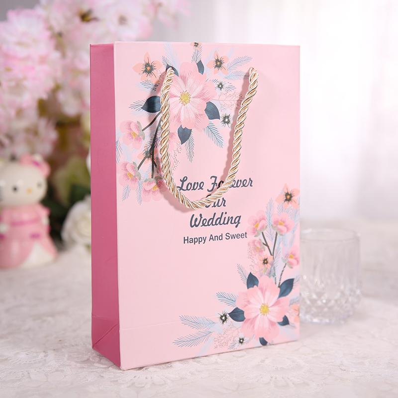 5pcs Free shipping Paper bags for gifts portable Packaging paper bags Wedding candy box festival with handles
5pcs Free shipping Paper bags for gifts portable Packaging paper bags Wedding candy box festival with handles
