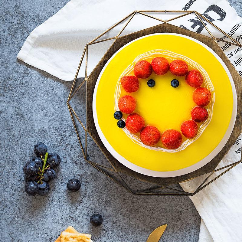 gold & white Openwork cake tray wedding cake stand
gold & white Openwork cake tray wedding cake stand