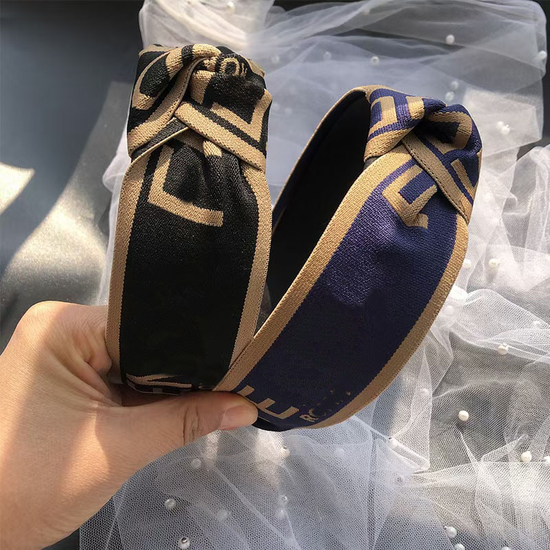 Luxury Designer Headbands Letters Bowknot Handmake Hair Bands For Women Cloth Letter Hair Hoop Girl Elastic Headband Sports Fitness Head Wrap Accessories 20Style
Luxury Designer Headbands Letters Bowknot Handmake Hair Bands For Women Cloth Letter Hair Hoop Girl Elastic Headband Sports Fitness Head Wrap Accessories 20Style