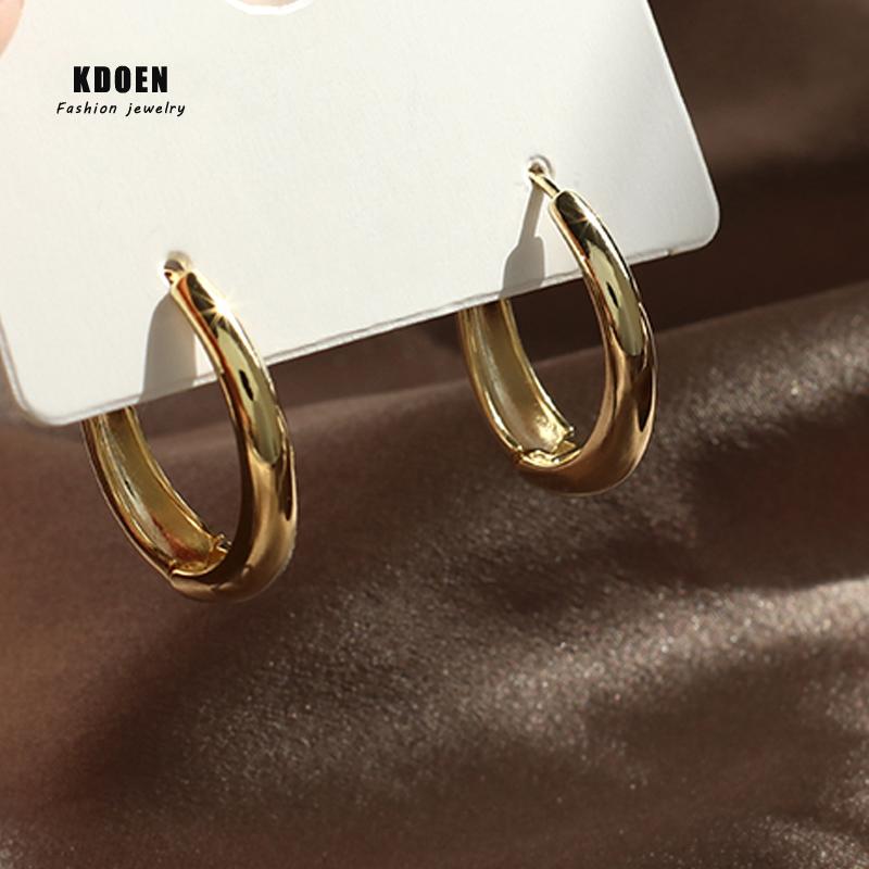 Hoop & Huggie European And American Simple Metal Small Earrings For Woman Fashion Temperament Jewelry Sexy Korean Girls
Hoop & Huggie European And American Simple Metal Small Earrings For Woman Fashion Temperament Jewelry Sexy Korean Girls