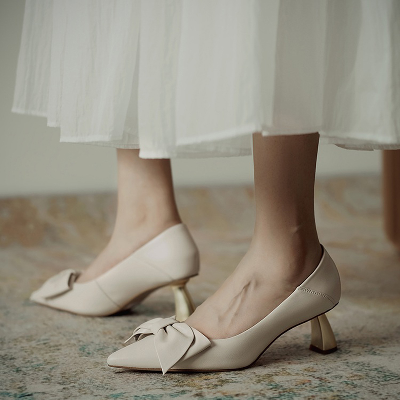 2020 Chicka Kitty Chic Gold Heels Black Ladies'pumps Pointed Toe Ladies' Pumps Elegant Sweet Bowknot Party Women's Real Leather Shoes Dxku
2020 Chicka Kitty Chic Gold Heels Black Ladies'pumps Pointed Toe Ladies' Pumps Elegant Sweet Bowknot Party Women's Real Leather Shoes Dxku