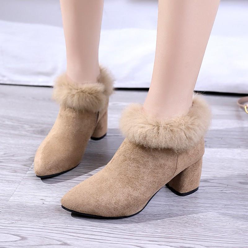 Black Faux Wool Short Boots Woman Charms Plush Suede Ankle Shoes Winter High Heel Boots with Large size 43 Cute Shoes
Black Faux Wool Short Boots Woman Charms Plush Suede Ankle Shoes Winter High Heel Boots with Large size 43 Cute Shoes