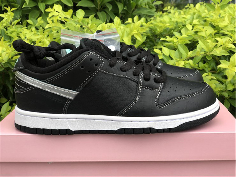 Authentic Diamond x SB Dunk Pro Low OG QS Black White Aqua Chrome Canary Tour Yellow Skateboard Shoes Men Women Outdoor Sneakers With Box
Authentic Diamond x SB Dunk Pro Low OG QS Black White Aqua Chrome Canary Tour Yellow Skateboard Shoes Men Women Outdoor Sneakers With Box