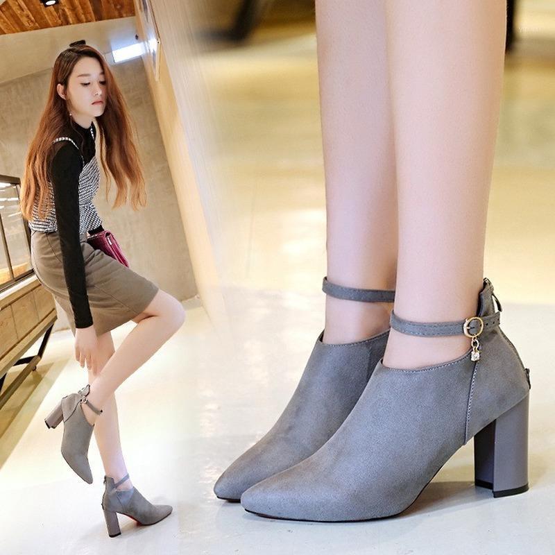 2020 autumn and winter new European style pointed boots with belt buckle thick heel high heel nude boots female M15211, Black
2020 autumn and winter new European style pointed boots with belt buckle thick heel high heel nude boots female M15211, Black