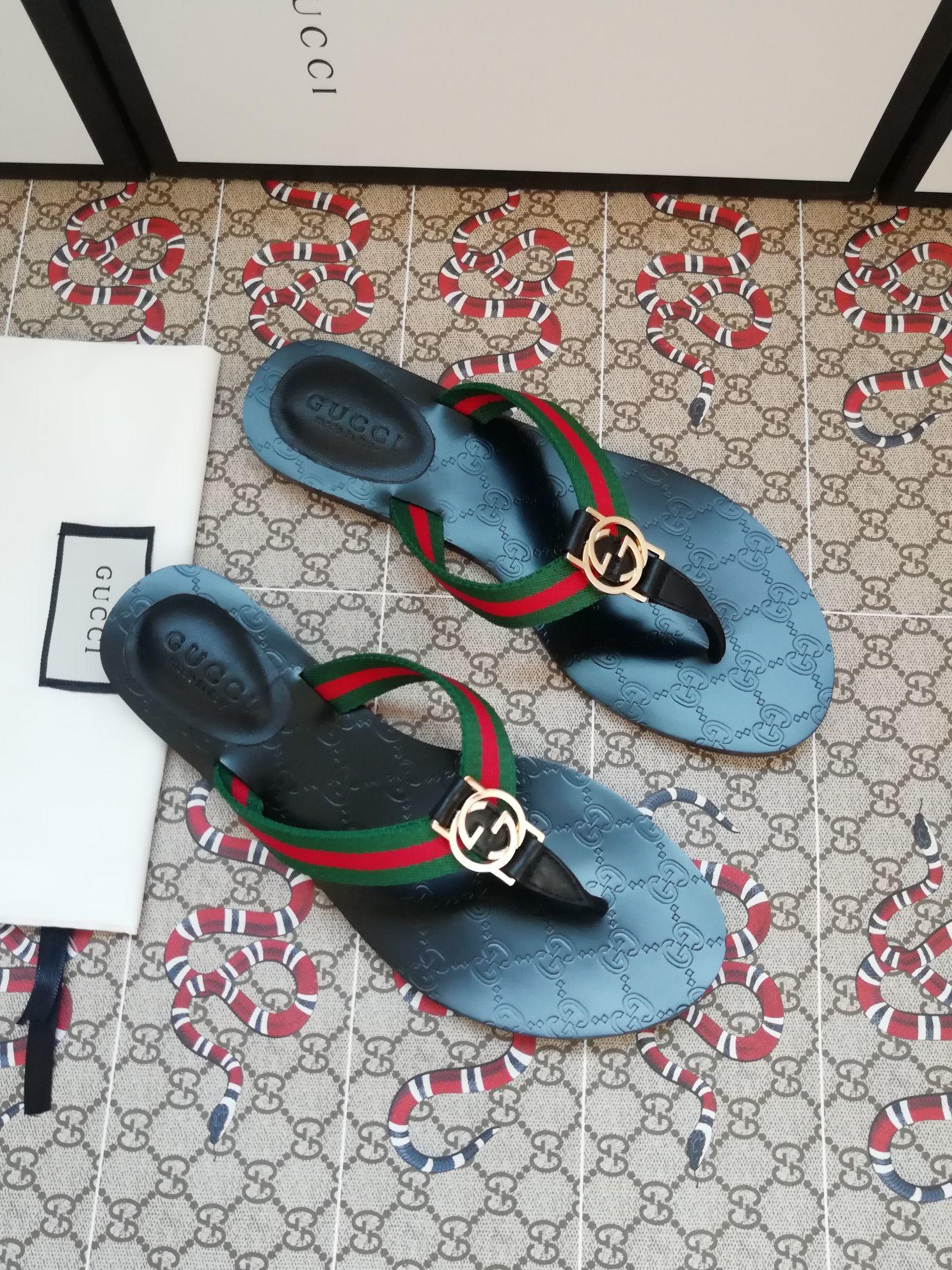 2021 Similar 44 Men Women Sandals Designer Shoes Slide Summer Fashion Wide Flat Slippery With Thick Sandals Slipper Flip Flop and box, Black
2021 Similar 44 Men Women Sandals Designer Shoes Slide Summer Fashion Wide Flat Slippery With Thick Sandals Slipper Flip Flop and box, Black
