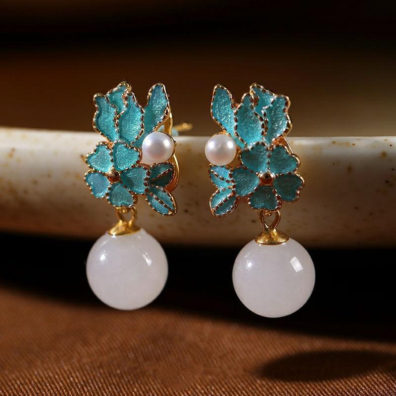 Silver Cloisonne Earrings gilt enamel Plum Blossom Jade Pendant Chinese style retro women's elegant brand jewelry
Silver Cloisonne Earrings gilt enamel Plum Blossom Jade Pendant Chinese style retro women's elegant brand jewelry