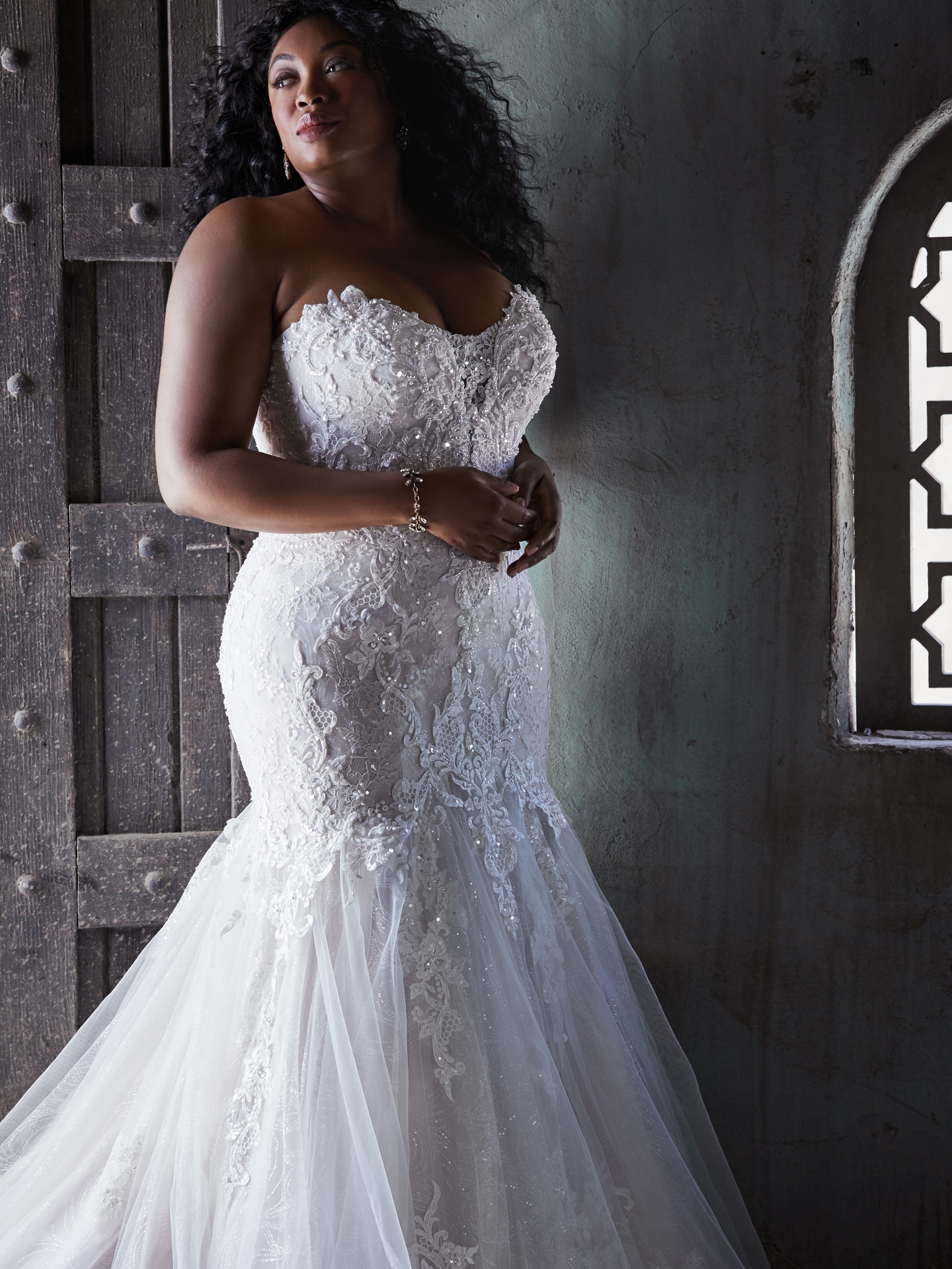 Size Stunning Plus Lace Mermaid Wedding Dresses Beaded Strapless Neck Sequined Bridal Gowns Covered Buttons Back Sweep Train Robe De Marie