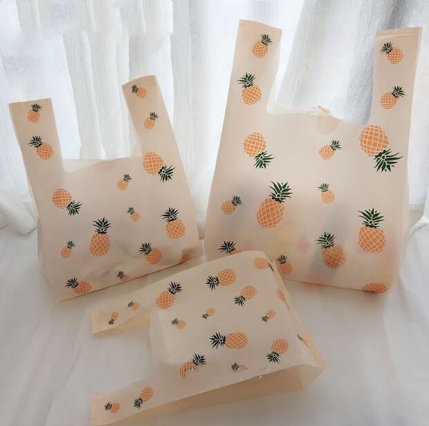 50pcs Cute Fruit Printed Vest Bag Small Plastic Bag With Handle Supermarket Storage Snack Pouch
50pcs Cute Fruit Printed Vest Bag Small Plastic Bag With Handle Supermarket Storage Snack Pouch
