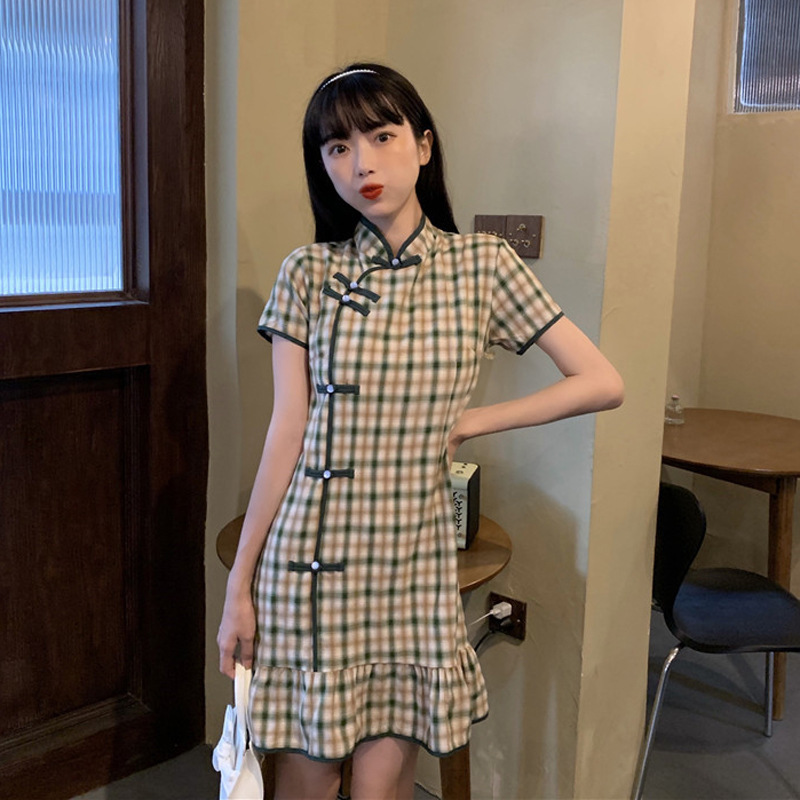 2021 New Autumn and summer elegant girl Chinese retro-chess modified cheongsam plied word-dress fashion O2SQ, Green grid.
2021 New Autumn and summer elegant girl Chinese retro-chess modified cheongsam plied word-dress fashion O2SQ, Green grid.