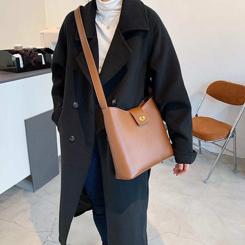 2021 advanced soft leather pu handbag slung bucket bag Popular European and American retro solid color handbag, Black
2021 advanced soft leather pu handbag slung bucket bag Popular European and American retro solid color handbag, Black