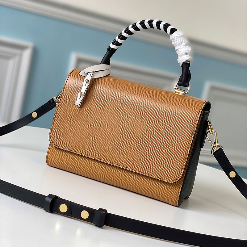 Foreign trade original single female handbag High-quality genuine leather cosmetic bag Luxury big designer messenger bag European, American, Dust bag
Foreign trade original single female handbag High-quality genuine leather cosmetic bag Luxury big designer messenger bag European, American, Dust bag