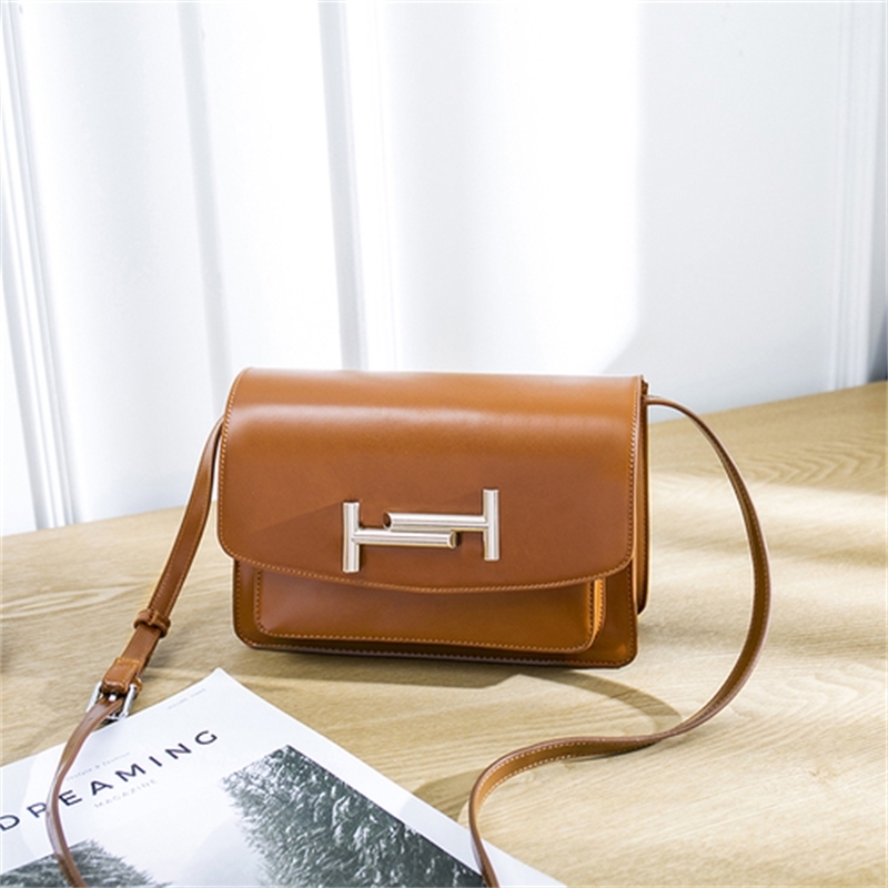 High quality women bag aleta 2020 new shoulder messenger ladies fashion bags famous designer purse J4UR, Brown.
High quality women bag aleta 2020 new shoulder messenger ladies fashion bags famous designer purse J4UR, Brown.