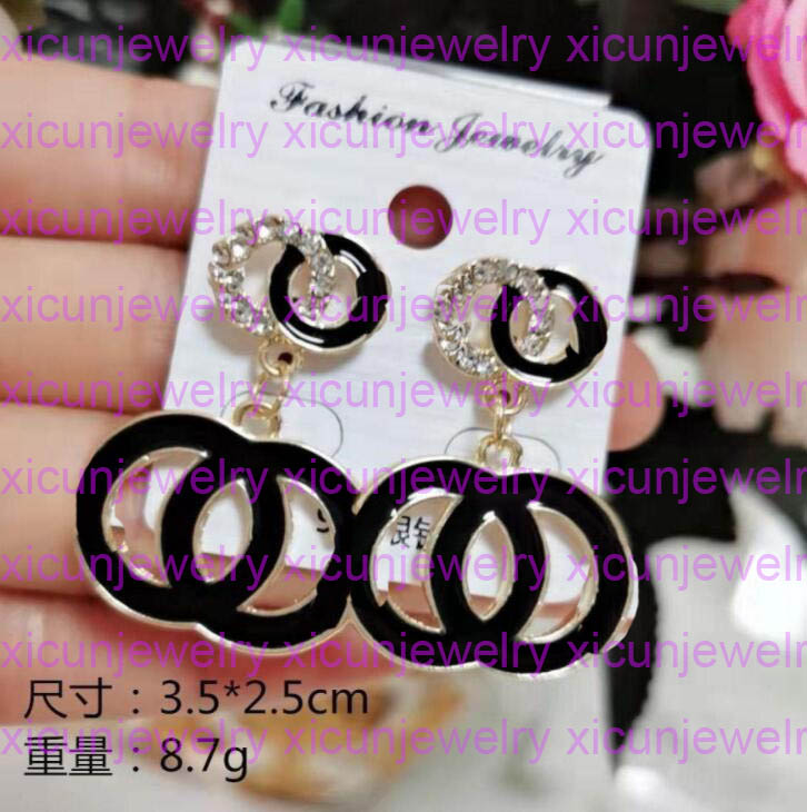 Channel Charms Design Letter Earrings Pearl Gold Studs Fashion Stud Top Crystal Diamond Earring Open as C, Golden;silver
Channel Charms Design Letter Earrings Pearl Gold Studs Fashion Stud Top Crystal Diamond Earring Open as C, Golden;silver