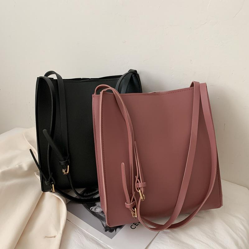 Large-capacity Bag Women's Autumn and Winter Fashion New Korean Retro Underarm Bag Fashion Shoulder Bucket, Black
Large-capacity Bag Women's Autumn and Winter Fashion New Korean Retro Underarm Bag Fashion Shoulder Bucket, Black