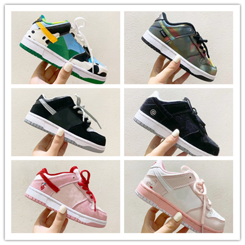 Low-top children's leather x SB Ducks Temperature change of design and color board shoes boys and girls running sneaker 26-37
Low-top children's leather x SB Ducks Temperature change of design and color board shoes boys and girls running sneaker 26-37
