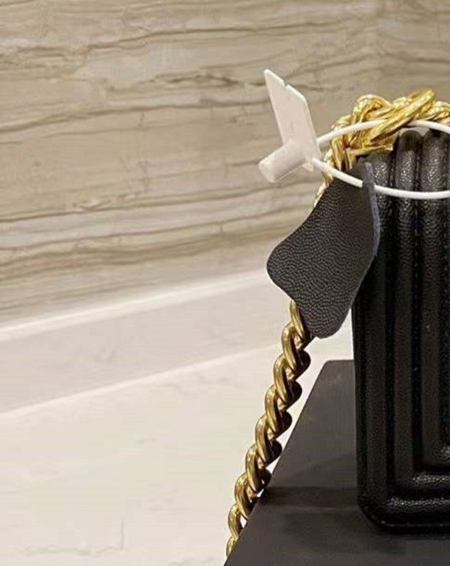 Womens Classic Bags Chevron Line Caviar Calfskin Chain Leather Strap Gold Hardware Small Flap Square Quilted Crossbody Luxury handbags 25Cm, 20cm
Womens Classic Bags Chevron Line Caviar Calfskin Chain Leather Strap Gold Hardware Small Flap Square Quilted Crossbody Luxury handbags 25Cm, 20cm