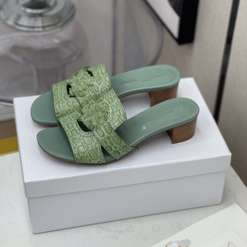 2021 Spring Summer Shoes Fashion Flat Heel Sandals Word Cool Slippers Casual Shoes Streetwear Ladies Flat Slippers 35-42 qs1207, Black 
2021 Spring Summer Shoes Fashion Flat Heel Sandals Word Cool Slippers Casual Shoes Streetwear Ladies Flat Slippers 35-42 qs1207, Black