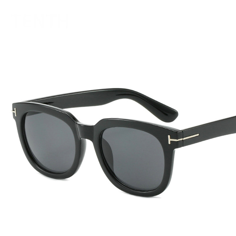 New Luxury Top qualtiy New Fashion 0699 211 Tom Sunglasses For Man Woman Erika Eyewear Ford Designer Brand Glasses with big box Free Shippin
New Luxury Top qualtiy New Fashion 0699 211 Tom Sunglasses For Man Woman Erika Eyewear Ford Designer Brand Glasses with big box Free Shippin