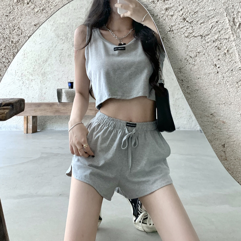 2021 New colour two joint summer casual sleeveless top + mini short 2 pieces women's clothing set (c2661) 7JSZ, Gray.
2021 New colour two joint summer casual sleeveless top + mini short 2 pieces women's clothing set (c2661) 7JSZ, Gray.