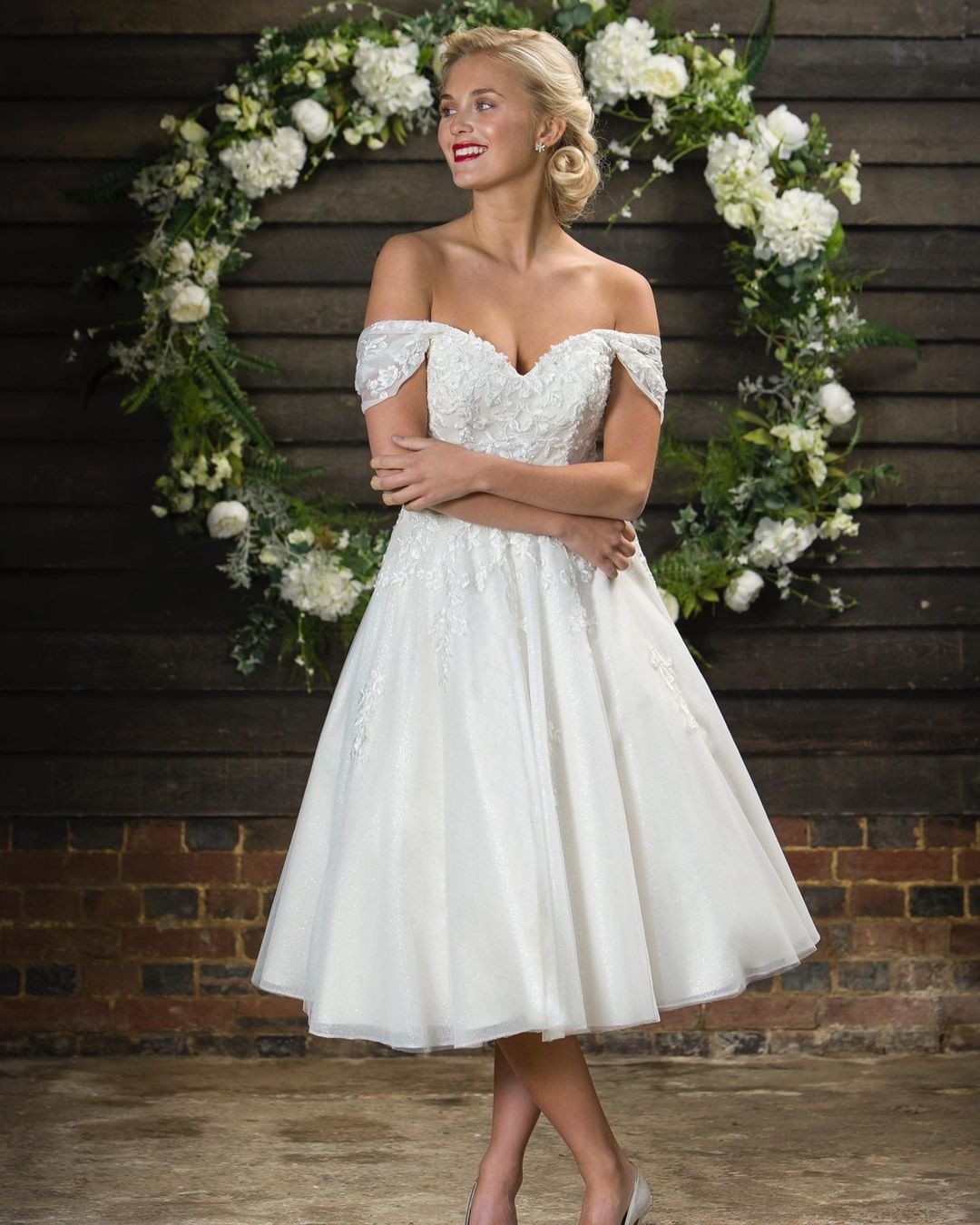 Elegant Mother Of The Bride Dresses Lace Appliques Sweetheart Evening Gowns Tea Length Covered Button Gorgeous Formal Mother's Dress