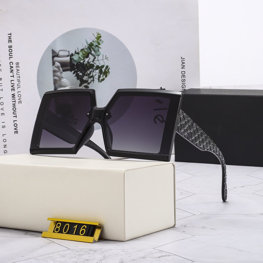2021 new Luxur Top Quality Classic Square Sunglasses Designer Brand fashion Mens Womens Sun Glasses Eyewear Metal Glass Lenses with box 8016, White;black
2021 new Luxur Top Quality Classic Square Sunglasses Designer Brand fashion Mens Womens Sun Glasses Eyewear Metal Glass Lenses with box 8016, White;black