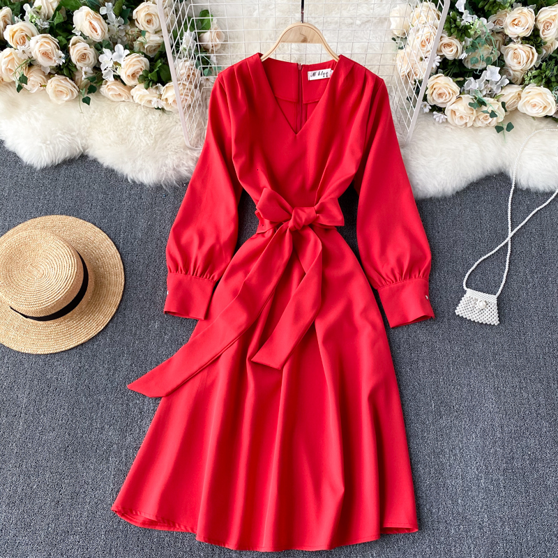 2021 New Elegant female singiny solid v-cleavage lace up to the autumn fashion line streetwear dress long UF74, Red
2021 New Elegant female singiny solid v-cleavage lace up to the autumn fashion line streetwear dress long UF74, Red