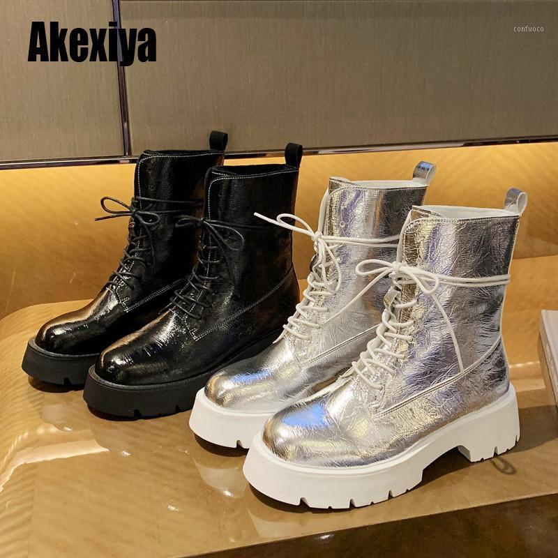 2020 Hot Sale Autumn Winter Ankle boots Women Fashion Black Square Heel Woman Leather Shoes Silver PU Large Size 40 u8911
2020 Hot Sale Autumn Winter Ankle boots Women Fashion Black Square Heel Woman Leather Shoes Silver PU Large Size 40 u8911