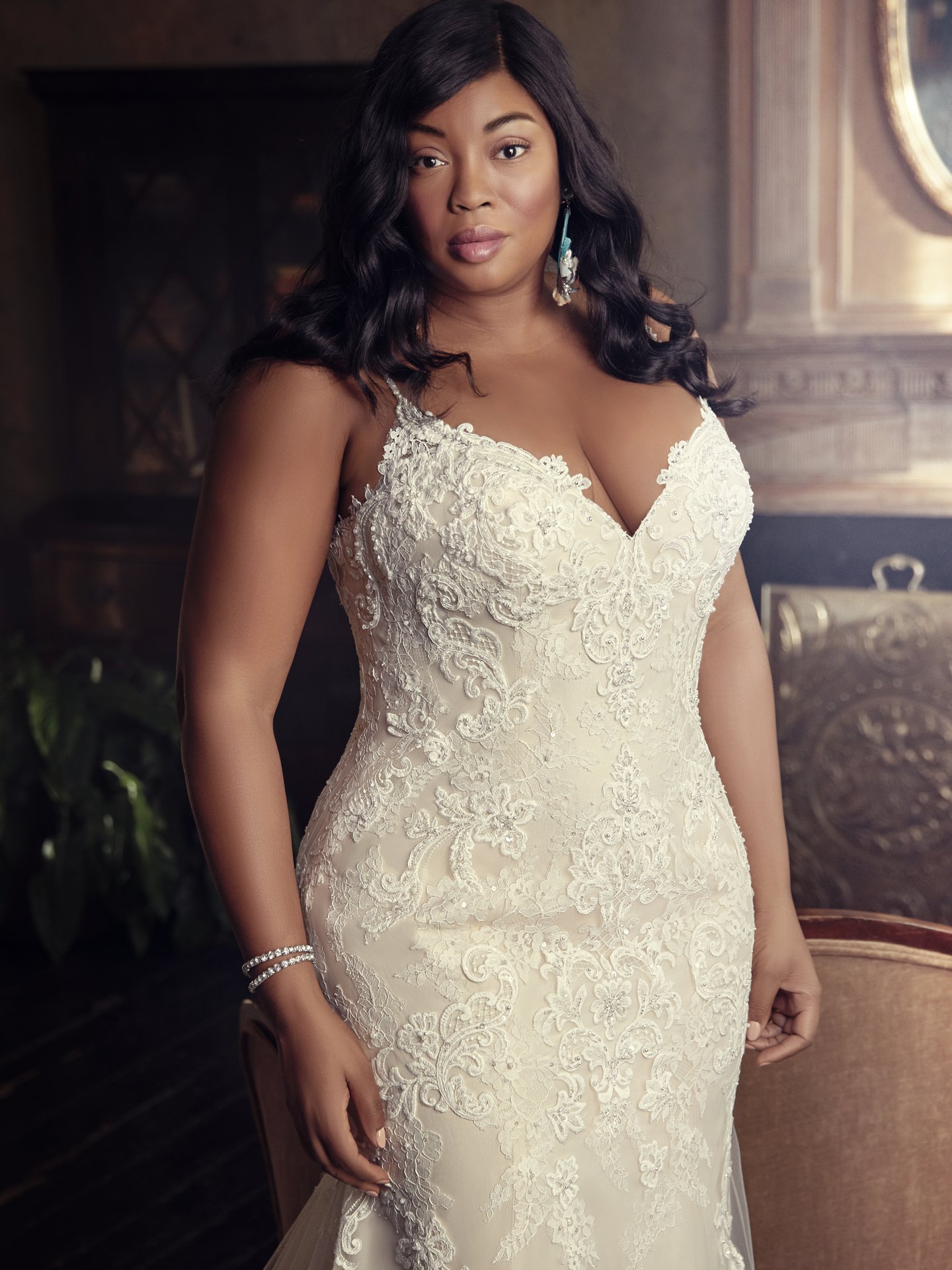 Plus Size Fabulous Lace Mermaid Wedding Dresses Beaded V Neck Sequined Bridal Gowns Covered Buttons Back Sweep Train Robe De Marie