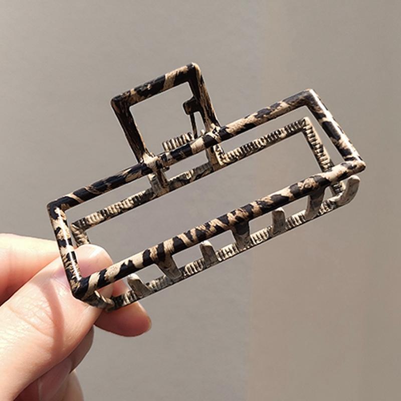 2020 New Alloy Leopard Print Crab Claw Clip Fashion Geometric Women Hairpin Girl Hair Accessories Headwear Hair Crab S/L Size
2020 New Alloy Leopard Print Crab Claw Clip Fashion Geometric Women Hairpin Girl Hair Accessories Headwear Hair Crab S/L Size
