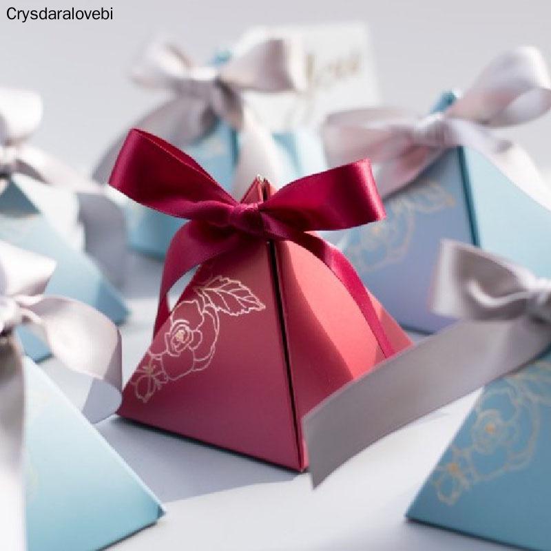 New Triangular Pyramid Candy Box Wedding Rose Paper Gifts Boxes With Card & Ribbon Candy Bags for Guests Chocolate Packaging Box
New Triangular Pyramid Candy Box Wedding Rose Paper Gifts Boxes With Card & Ribbon Candy Bags for Guests Chocolate Packaging Box