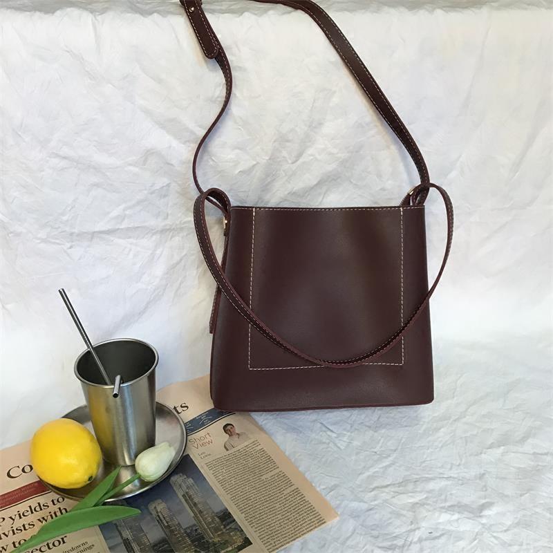 2021 New Arrivals Women Vintage PU Leather Bucket Shoulder Bag Large Capacity Casual Messenger Bag High Quality Handbags, Black
2021 New Arrivals Women Vintage PU Leather Bucket Shoulder Bag Large Capacity Casual Messenger Bag High Quality Handbags, Black