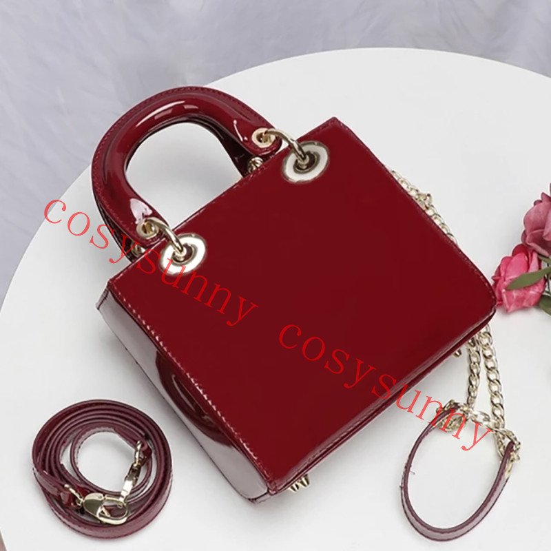 Classic luxury embroidered line elegant lady bag luxury design zipper flip bag hand bill shoulder three-dimensional shape, Dust bag
Classic luxury embroidered line elegant lady bag luxury design zipper flip bag hand bill shoulder three-dimensional shape, Dust bag