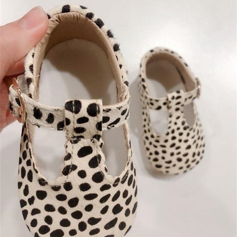 new Genuine Leather Baby shoes Leopard print Girls Soft sole Boys First walkers T- bar summer Baby moccasins 201222, White
new Genuine Leather Baby shoes Leopard print Girls Soft sole Boys First walkers T- bar summer Baby moccasins 201222, White