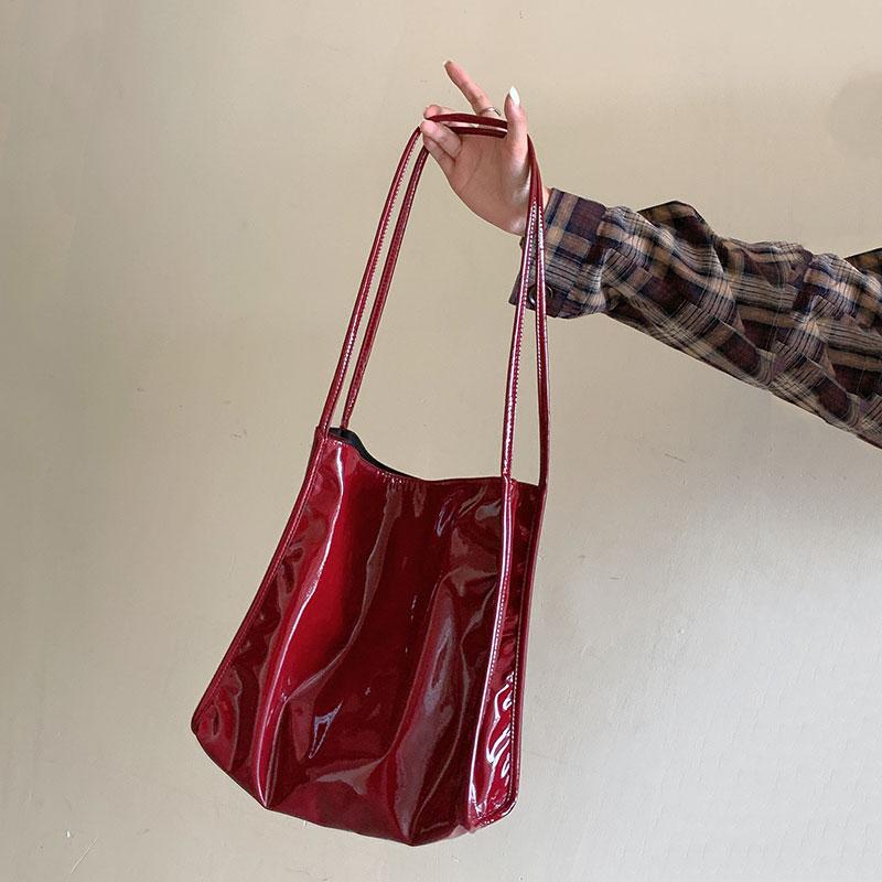 Texture Patent PU Leather Ladies Shoulder Bags Large Capacity Female Travel Casual Tote Bag Simple Solid Color Women Handbags, Black
Texture Patent PU Leather Ladies Shoulder Bags Large Capacity Female Travel Casual Tote Bag Simple Solid Color Women Handbags, Black