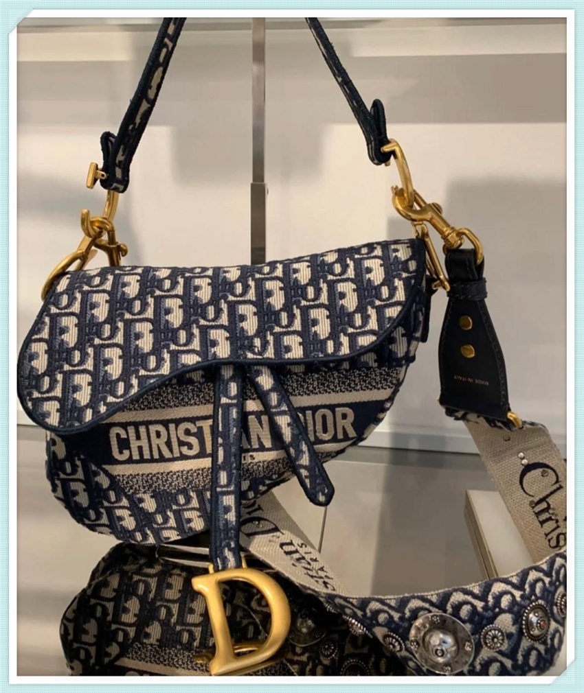Cheap Fashion Saddle Bags Luxury Handbags Womens Bag Designer Ladies Shoulder Handbag Evening Totes Bag Wholesale Famous Brands white, As photo style color
Cheap Fashion Saddle Bags Luxury Handbags Womens Bag Designer Ladies Shoulder Handbag Evening Totes Bag Wholesale Famous Brands white, As photo style color
