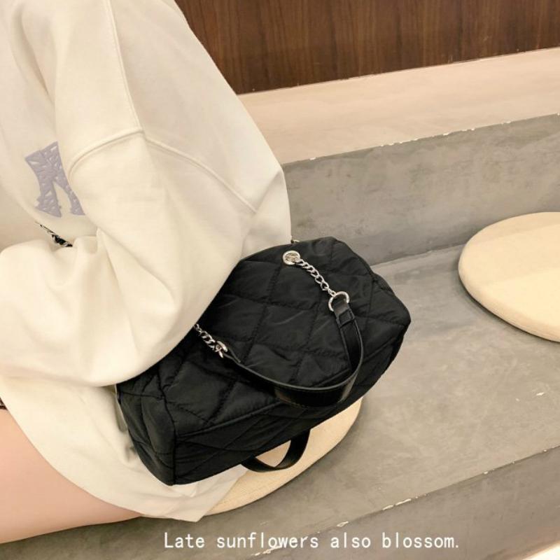 Black Quilted Retro small crossbody Bag Women's Bag 2020 New Style Fashion All-Match Shoulder Tote 
Black Quilted Retro small crossbody Bag Women's Bag 2020 New Style Fashion All-Match Shoulder Tote