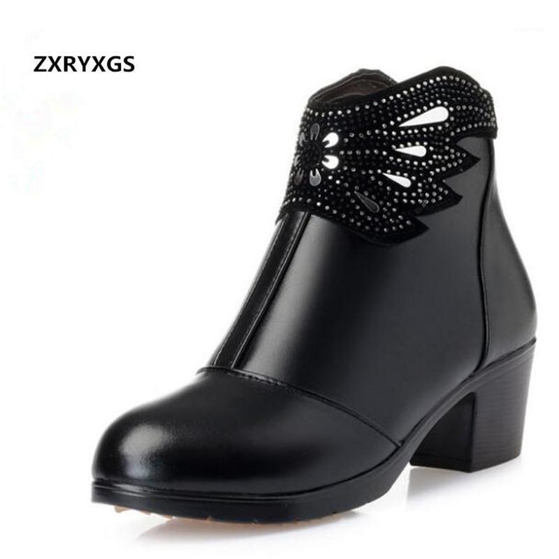 2020 Newest Spring Rhinestone Real Leather Shoes Woman Boots Winter Plush / Wool Warm Snow Boots Thick with High Heels Plus Size1, Black inside plush
2020 Newest Spring Rhinestone Real Leather Shoes Woman Boots Winter Plush / Wool Warm Snow Boots Thick with High Heels Plus Size1, Black inside plush