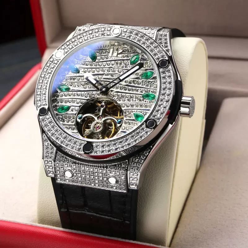 European and American fashion new products Mens luxury watch Full automatic Tourbillon movement plated blue Crystal mirror 316L fine steel strap 44mm
European and American fashion new products Mens luxury watch Full automatic Tourbillon movement plated blue Crystal mirror 316L fine steel strap 44mm