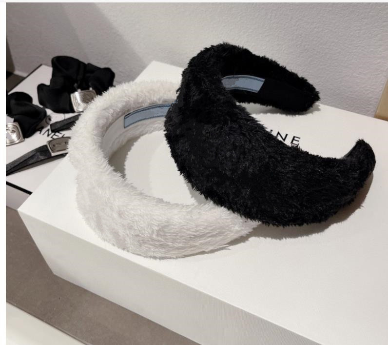 Luxury Fur Headbands Hair Bands For Women Designer Winter Warm Letter Hair Hoop Girl Elastic Fitness Yoga Sports Headband Lady Head Wrap Accessories Gift
Luxury Fur Headbands Hair Bands For Women Designer Winter Warm Letter Hair Hoop Girl Elastic Fitness Yoga Sports Headband Lady Head Wrap Accessories Gift