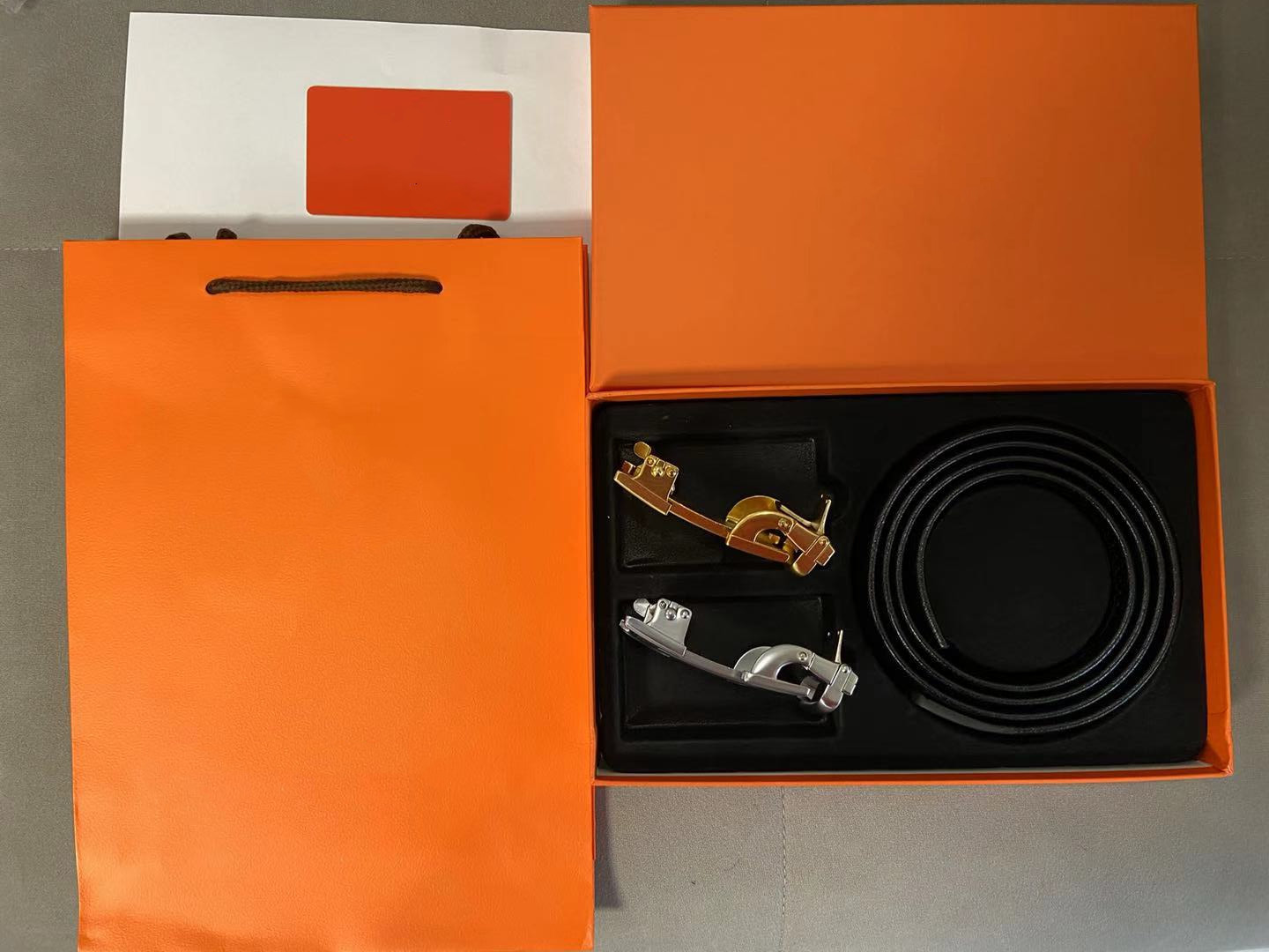 2021 top1 classic casual men designers belts wholesale high quality women belts metal buckle belt for mens belts women width is 3.5cm 
2021 top1 classic casual men designers belts wholesale high quality women belts metal buckle belt for mens belts women width is 3.5cm